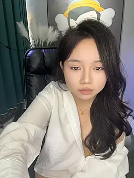 QiQi-2001 stripchat live cam model