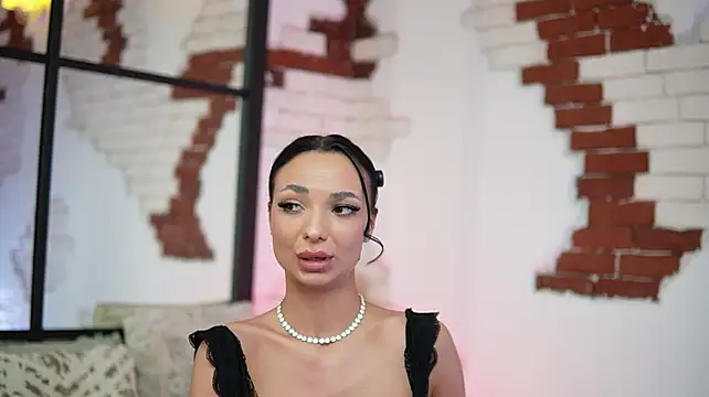 MaraJolie stripchat live cam model
