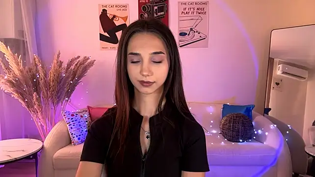 LinaMour stripchat live cam model