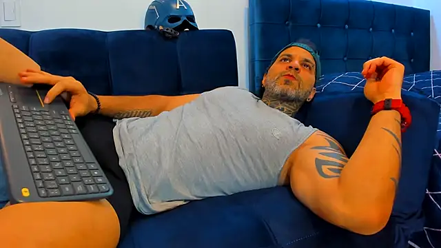 JoshRigby stripchat live cam model