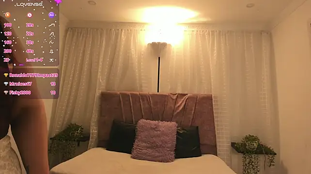Emilie_Jones stripchat live cam model