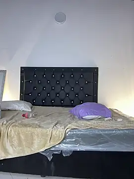 Milla_moonn stripchat live cam model