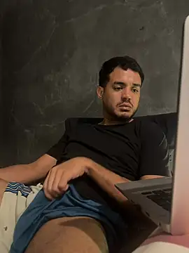 McLovin-10 stripchat live cam model