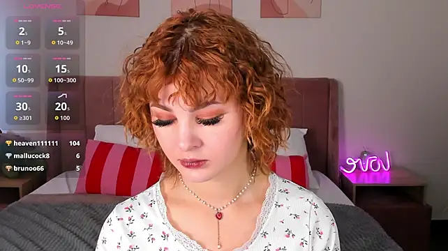 Kira__Fluffy stripchat live cam model