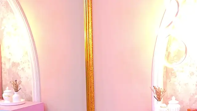 MiaLaurents stripchat live cam model