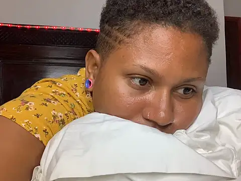 madelltheebony stripchat live cam model