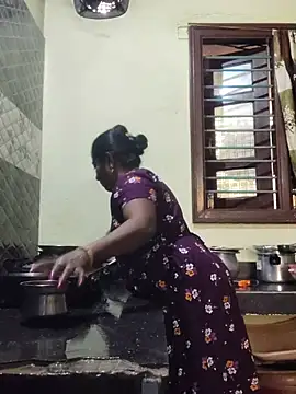yamini1431 stripchat live cam model