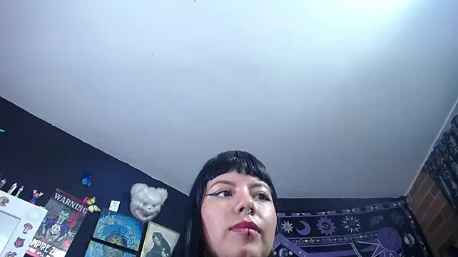 Yourmadame_P stripchat live cam model