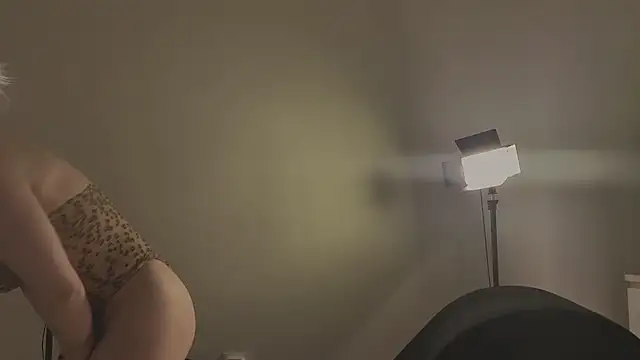 GabiMeshuggah stripchat live cam model