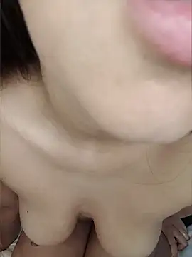 apriilhot stripchat live cam model