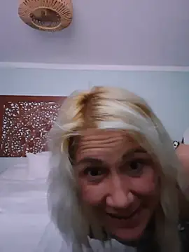 heheskippy stripchat live cam model