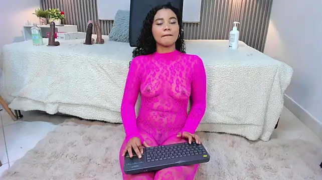 Zafiiraa stripchat live cam model