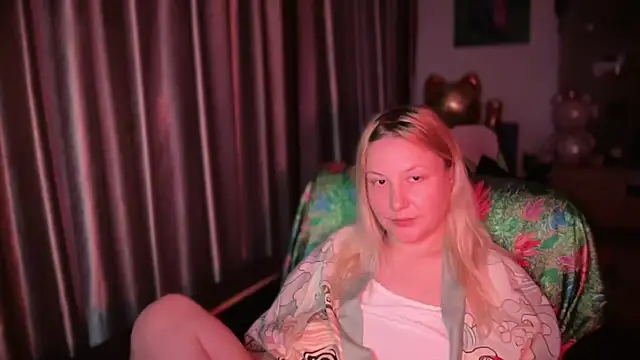 BikiHellena stripchat live cam model