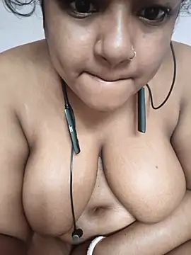 Deborbhavi222 stripchat live cam model