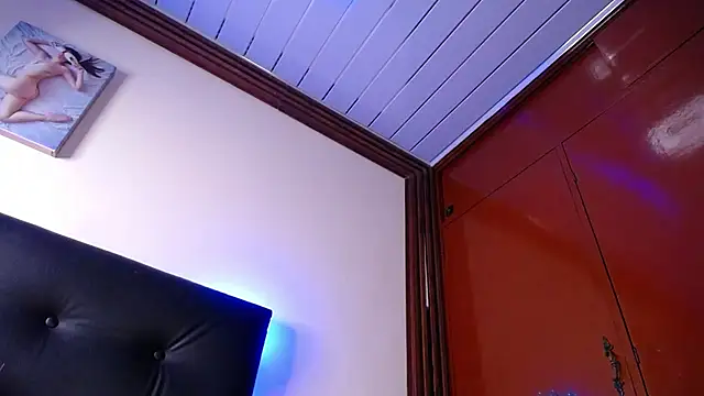 SeleneMore stripchat live cam model