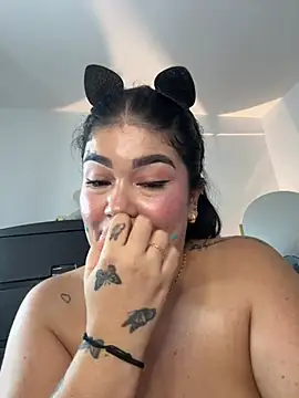 karla_hotgirl stripchat live cam model