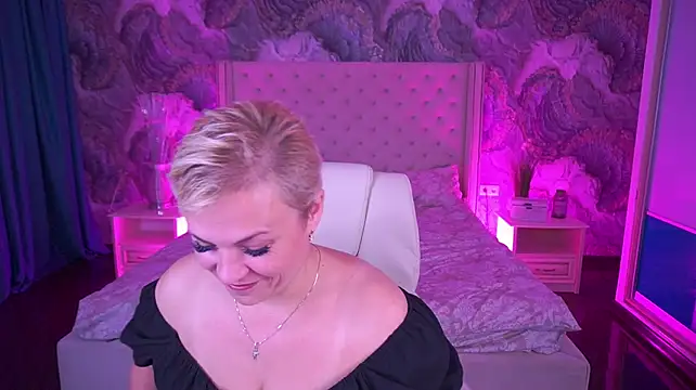 CrystalVibe stripchat live cam model