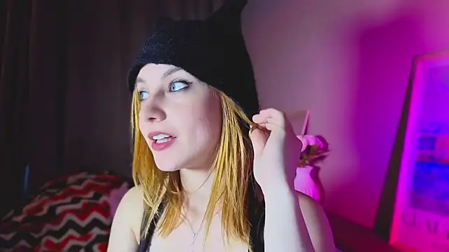 CarolineMarlow stripchat live cam model