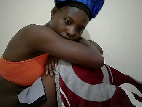 Milcy stripchat live cam model