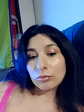 Bigyummmzul stripchat live cam model