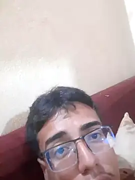 juninhoul stripchat live cam model