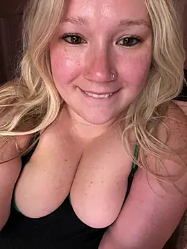 PiggyRose stripchat live cam model