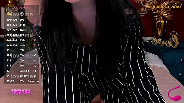 Mayzzie stripchat live cam model