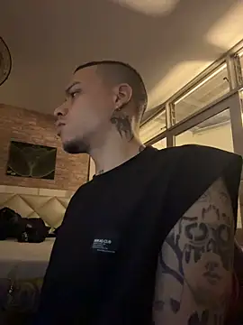AlphaMasterXxx stripchat live cam model
