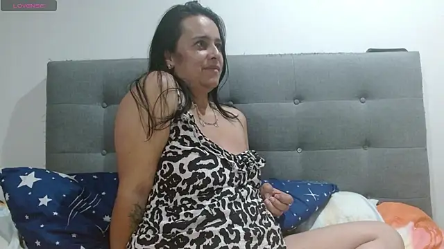 Estefany-magic stripchat live cam model