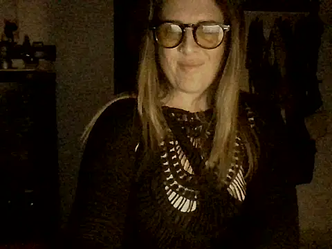 Freyaluxx1 stripchat live cam model