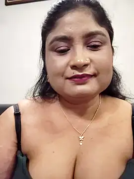 hornyriyanka stripchat live cam model