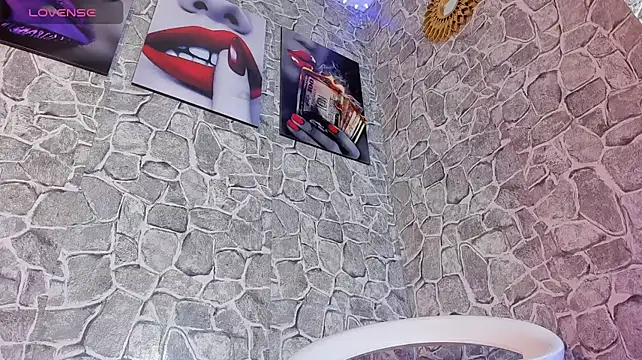 Karla-Ebony stripchat live cam model