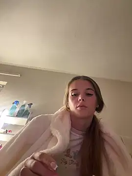 RosieRooXx stripchat live cam model