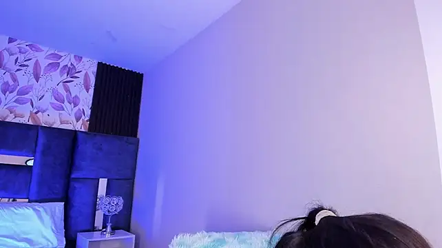 Larabrooks stripchat live cam model