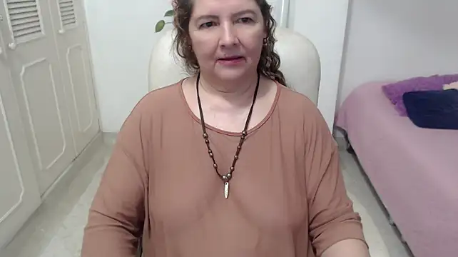 leonela_69 stripchat live cam model