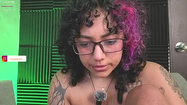 LuckySwagson stripchat live cam model