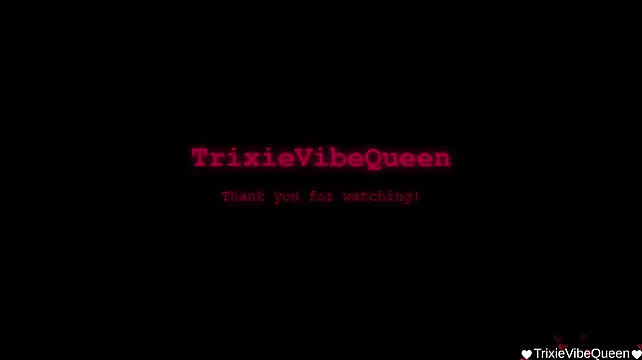 TrixieVibeQueen stripchat live cam model