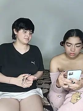 Valkiria_and_Sam stripchat live cam model