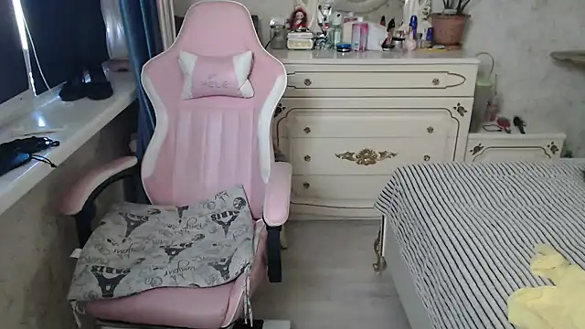 SexyLena77777 stripchat live cam model