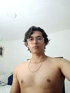 x-NoAh-x stripchat live cam model