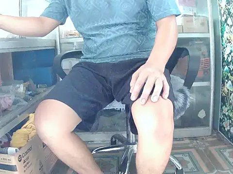Trai-zin stripchat live cam model