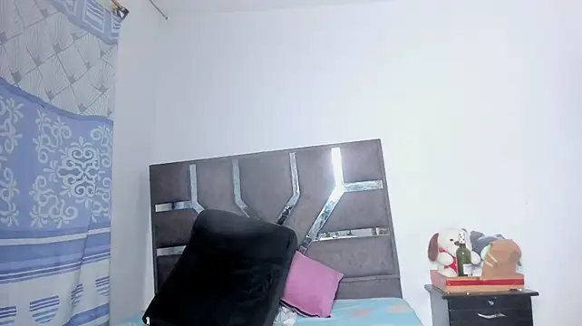 MonicaSchtwarz stripchat live cam model