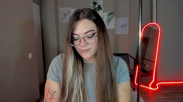 MiraTorson stripchat live cam model
