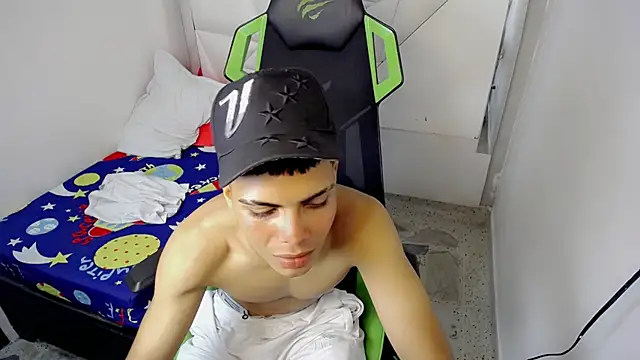 RyanFlirty stripchat live cam model
