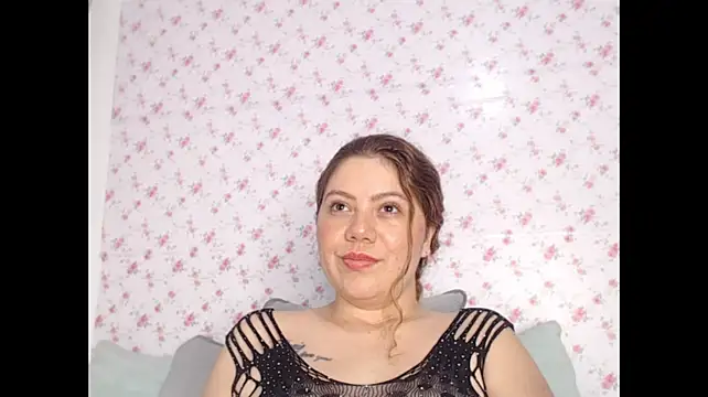 arianaatyler stripchat live cam model