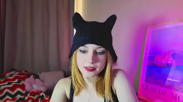 CarolineMarlow stripchat live cam model