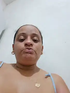 moranguinhoA stripchat live cam model