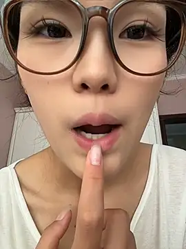 yanzi520 stripchat live cam model