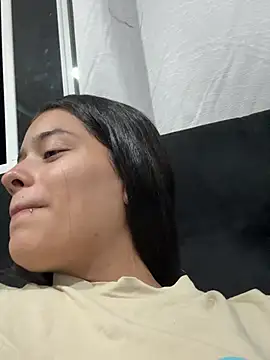 Isaaaaqueen stripchat live cam model