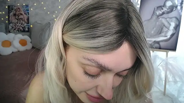 NickyAdamidi stripchat live cam model